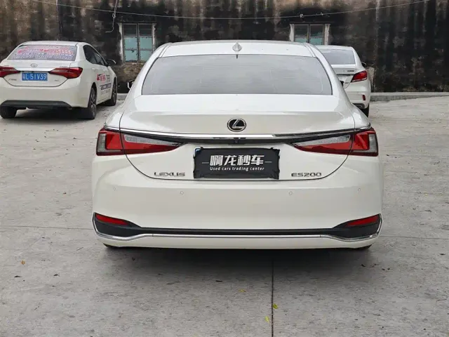 Lexus ES — Фото автомобиля 8