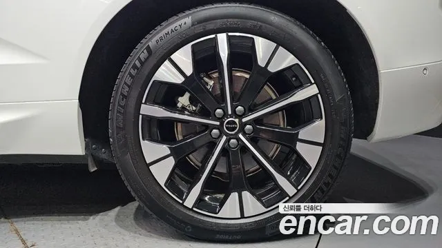 Volvo XC60 Generation 2 — Фото автомобиля 21