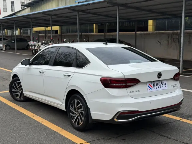 Volkswagen Lavida — Фото автомобиля 6