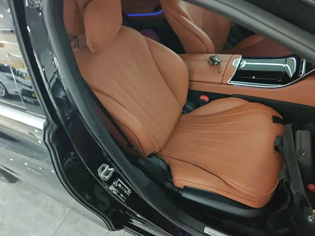 Mercedes-Benz S-Class — Фото автомобиля 24