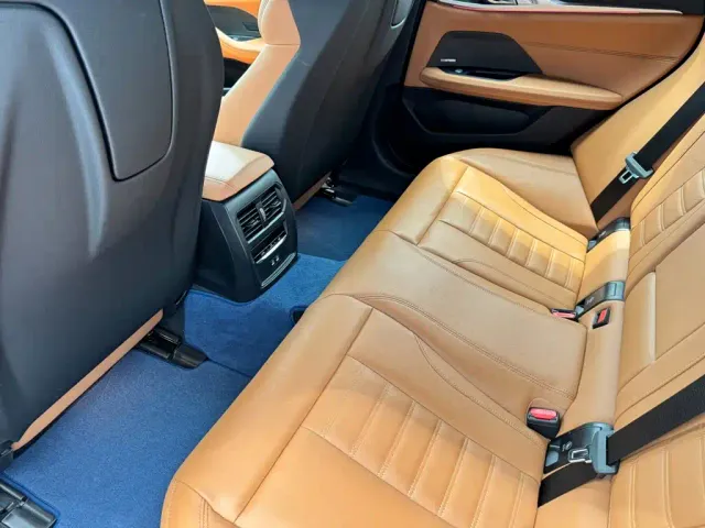 BMW i4 — Фото автомобиля 9