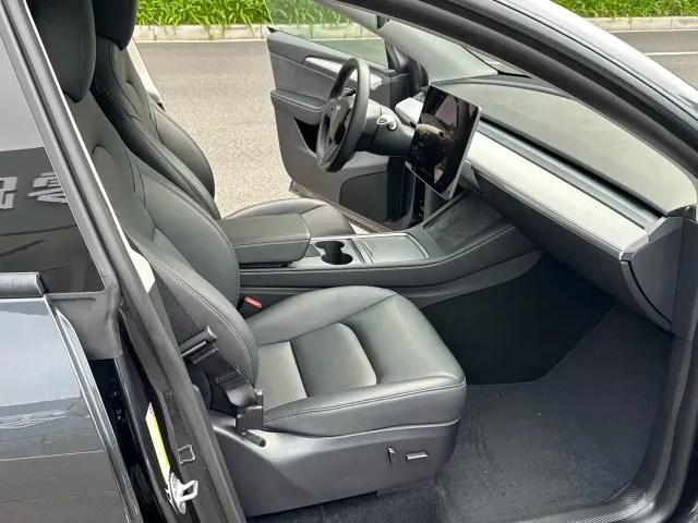 Tesla Model Y — Фото автомобиля 4