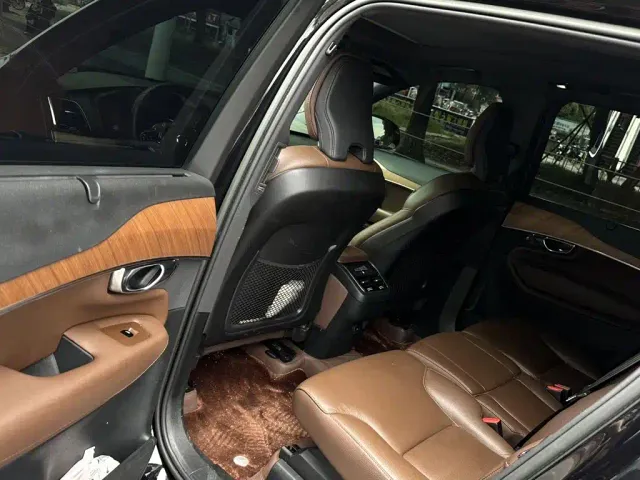 Volvo XC90 — Фото автомобиля 5