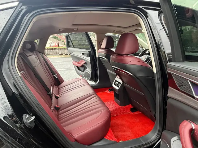 Hongqi H5 — Фото автомобиля 14