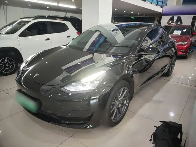 Фотография автомобиля — Tesla Model 3