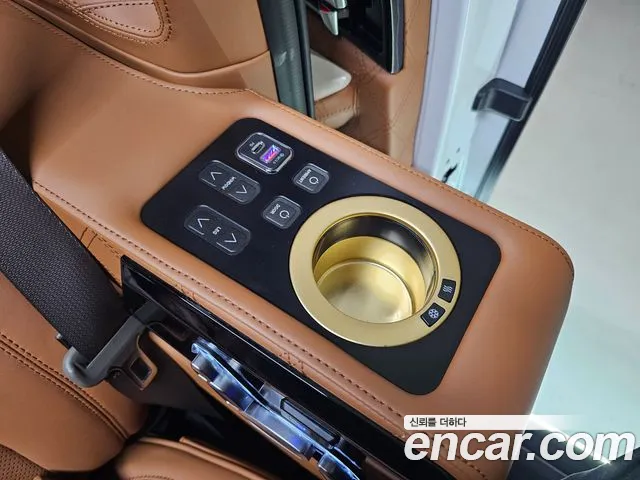 Kia Carnival Generation 4 — Фото автомобиля 18