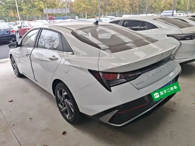 Hyundai Elantra — Фото автомобиля 4