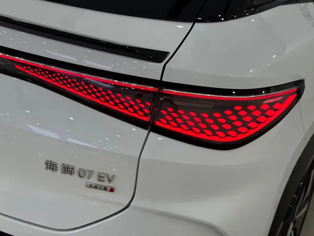 BYD Sealion 07 EV — Фото автомобиля 6