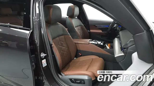 BMW 5 Series G60 — Фото автомобиля 16