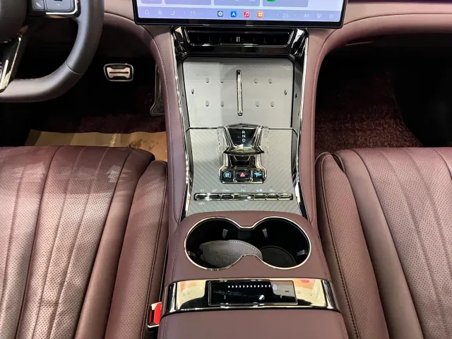 Denza Z9GT — Фото автомобиля 10