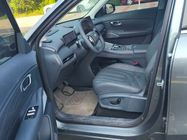 Geely Galaxy Starship 7 EM-i — Фото автомобиля 4
