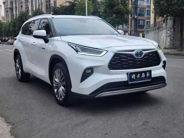 Toyota Highlander — Фото автомобиля 3