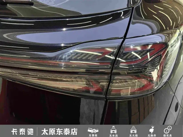 Hongqi HS5 — Фото автомобиля 12
