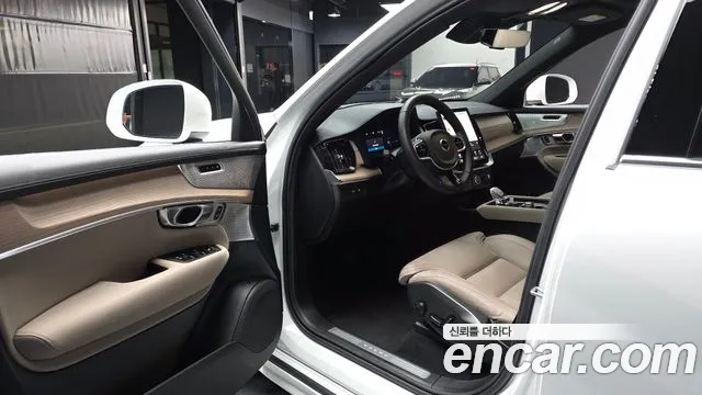 Volvo XC90 — Фото автомобиля 9