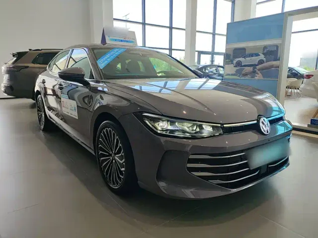 Volkswagen Passat — Фото автомобиля 3