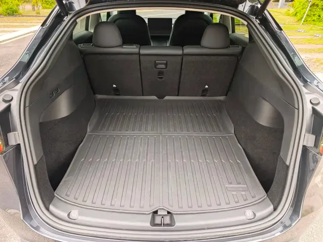 Tesla Model Y — Фото автомобиля 26