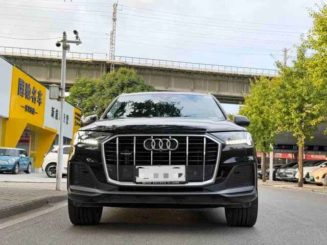 Audi Q7 — Фото автомобиля 3