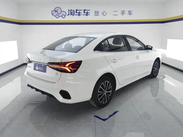 Roewe i5 — Фото автомобиля 3