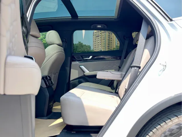 BYD Tang — Фото автомобиля 11