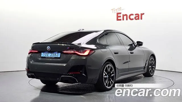 BMW i4 — Фото автомобиля 2