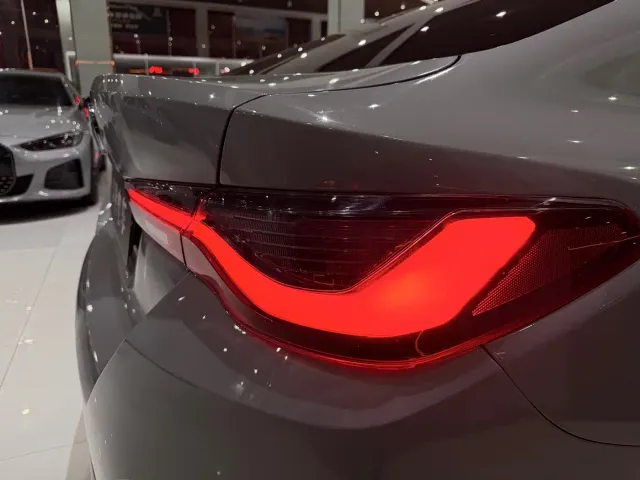 BMW i4 — Фото автомобиля 16