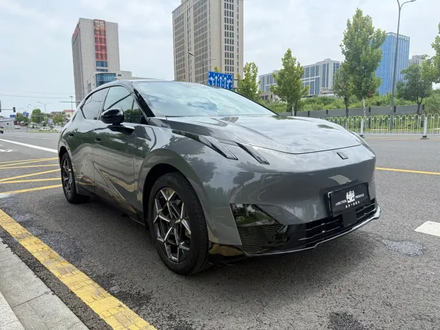Lynk & Co Z20 — Фото автомобиля 3