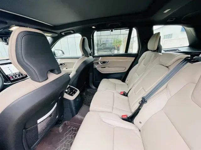 Volvo XC90 — Фото автомобиля 9