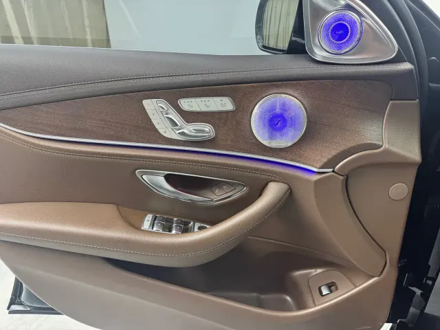 Mercedes-Benz E-Class — Фото автомобиля 18