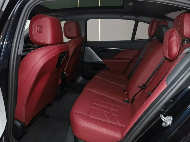 BMW 5 Series — Фото автомобиля 12