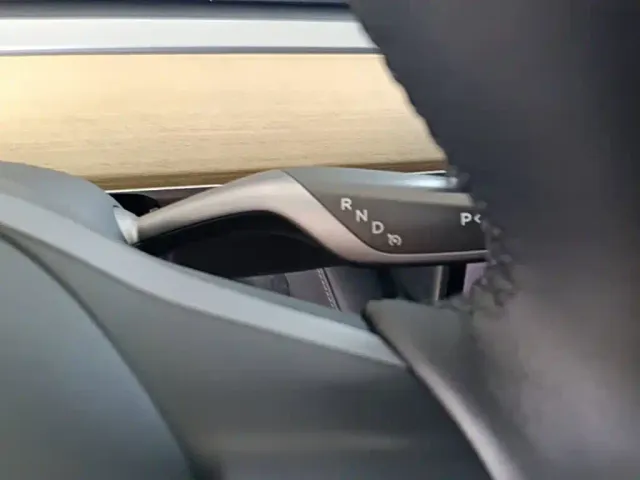 Tesla Model Y — Фото автомобиля 13