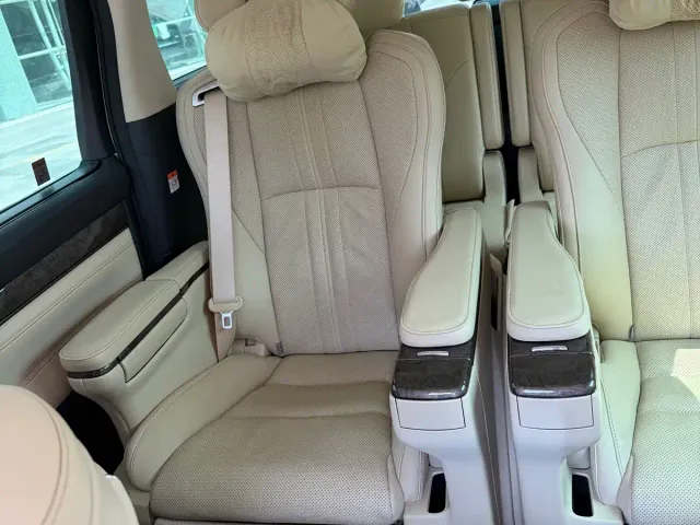 Toyota Alphard — Фото автомобиля 16