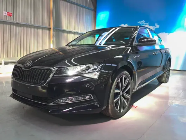 Skoda Superb — Фото автомобиля 3