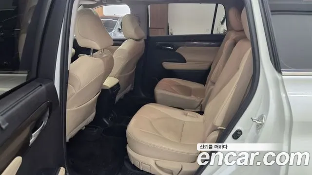 Toyota Highlander — Фото автомобиля 11
