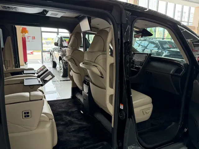 Toyota Alphard — Фото автомобиля 12