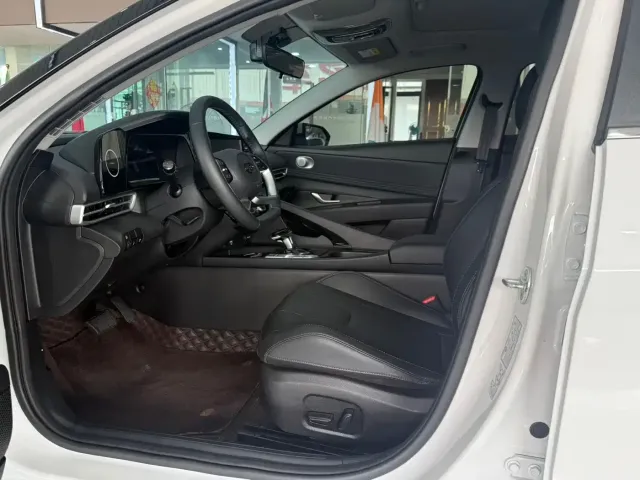 Hyundai Elantra — Фото автомобиля 7