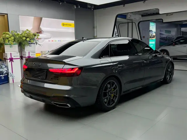 Audi A4L — Фото автомобиля 9