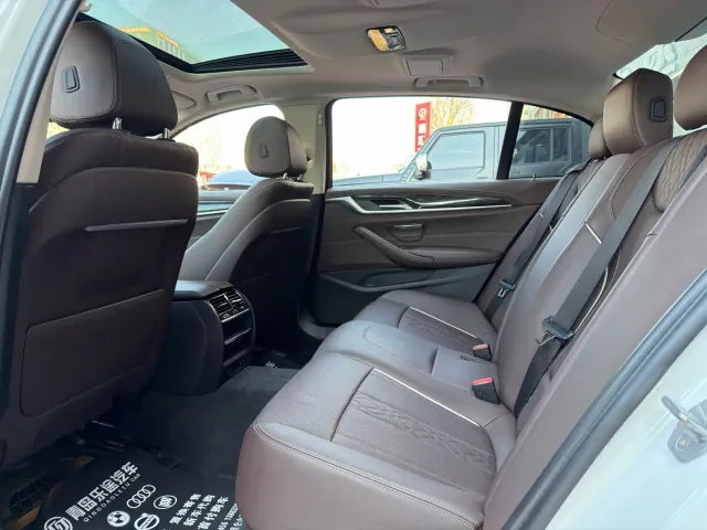 BMW 5 Series — Фото автомобиля 8