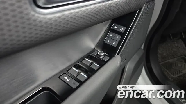 Land Rover Range Rover Velar Range Rover Velar 2.0 P250 R-Dynamic SE — Фото автомобиля 20