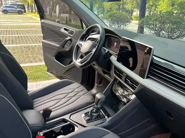 Volkswagen Tiguan L — Фото автомобиля 16