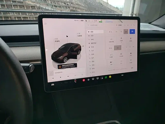 Tesla Model Y — Фото автомобиля 15