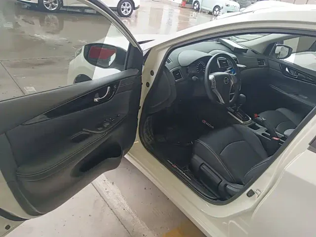 Nissan Tiida — Фото автомобиля 15
