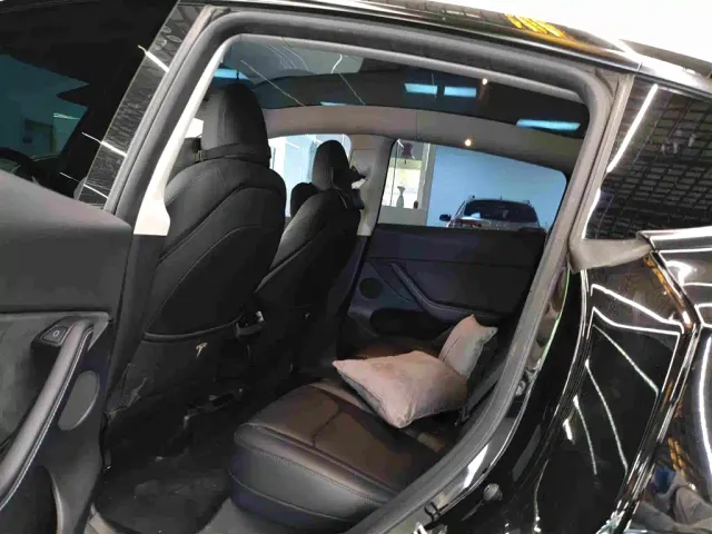 Tesla Model Y — Фото автомобиля 7