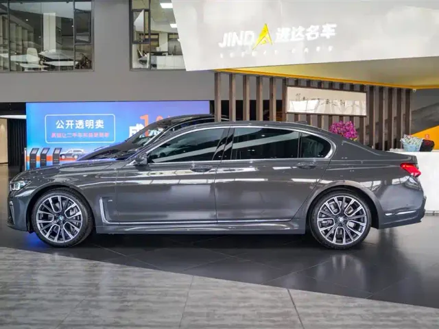 BMW 7 Series — Фото автомобиля 8
