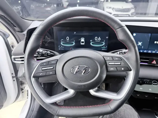 Hyundai Elantra — Фото автомобиля 10