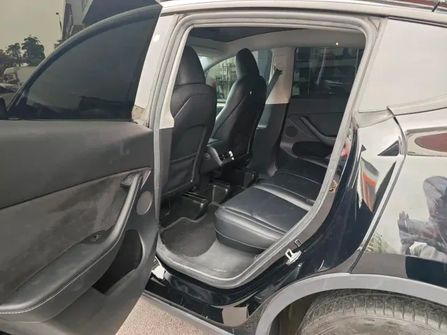 Tesla Model Y — Фото автомобиля 15