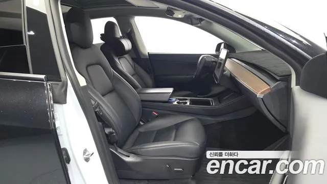 Tesla Model Y — Фото автомобиля 21