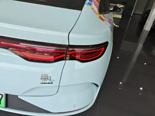 BYD Qin L — Фото автомобиля 7