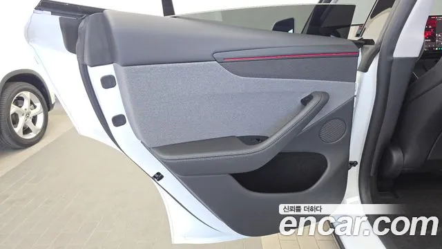 Tesla Model Y — Фото автомобиля 14