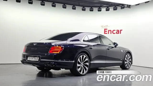 Bentley Flying Spur — Фото автомобиля 2