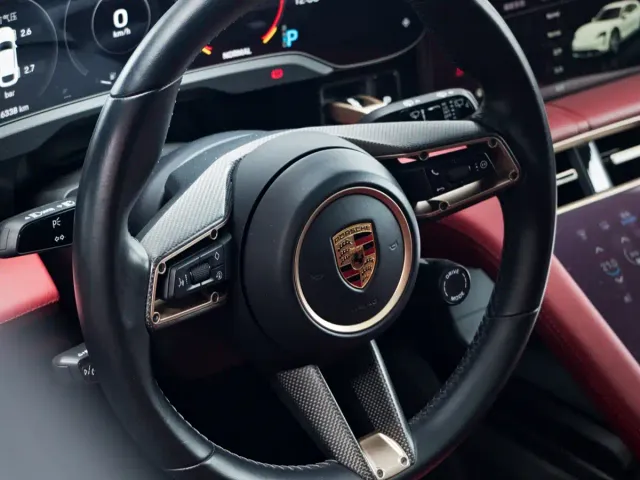 Porsche Taycan — Фото автомобиля 15